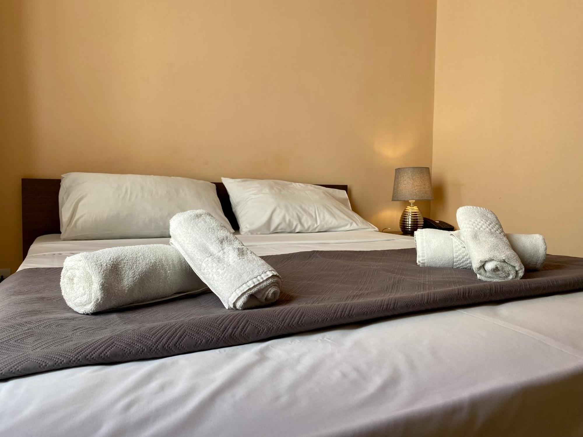 Malta Paradise Central Accomodation Hotel Saint Julian's Exterior photo